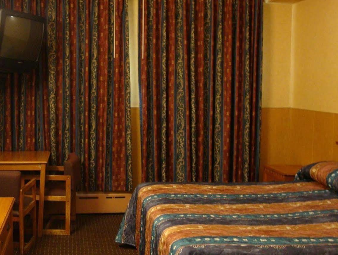 ניו יורק Riviera Motor Inn Brooklyn מראה חיצוני תמונה